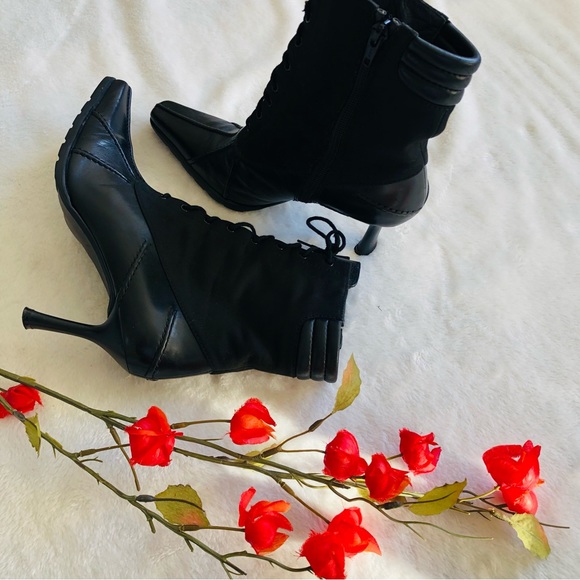 HP *Stuart Weitzman | Stunning RARE Lace Up Booties - Picture 3 of 16